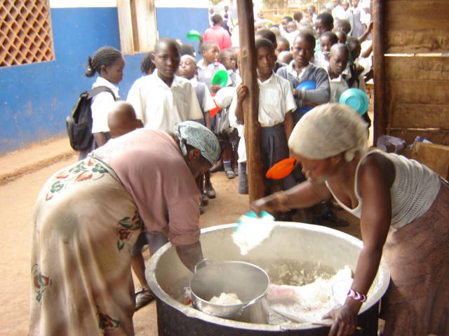 school-children-waiting-for-porrige A basin of cooked Maize