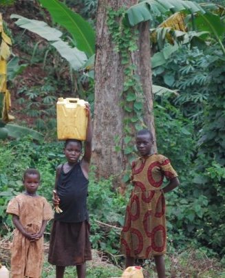 carrying-water-in-uganda carrying-water-in-uganda